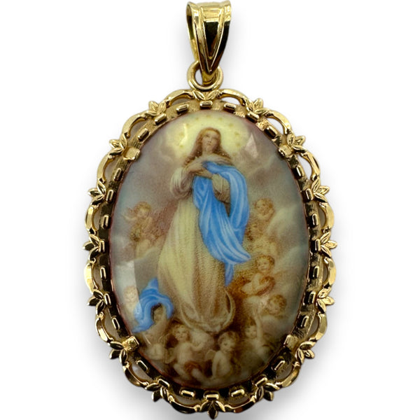 Colgante con retrato religioso de María en porcelana pintada en oro amarillo de 14 kt de Michael Anthony Jewelry