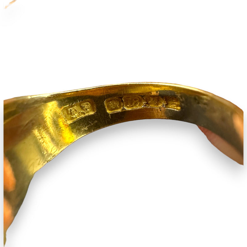 Antique 1902 18kt Yellow Gold Engraved Signet Ring with Scroll Details Made in London