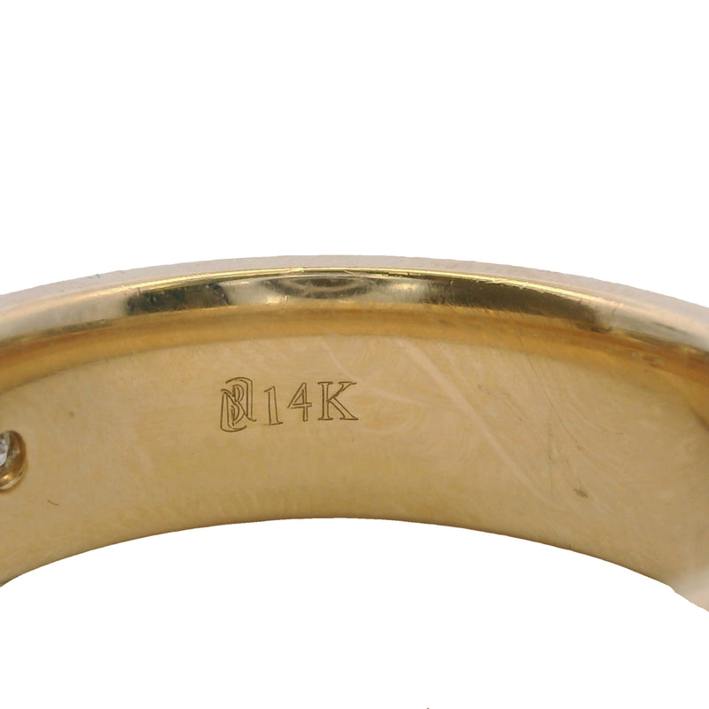 Anillo de oro amarillo de 14 kt de 7 mm y 0,60 cts con diamantes de talla princesa engastados en canal de Blue Nile