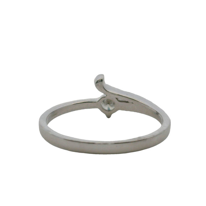 Anillo solitario apilable de oro blanco de 18 kt y diamante de 0,11 ct, talla 6