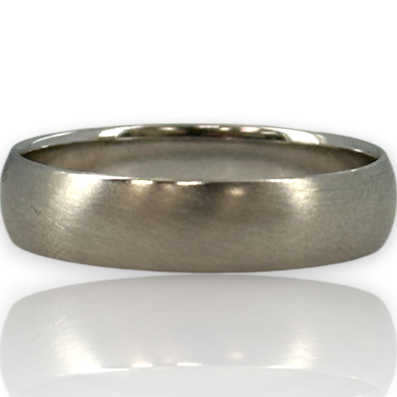 Anillo de bodas clásico Blue Nile mate de 5 mm en oro macizo cepillado de 14 kt, talla 10