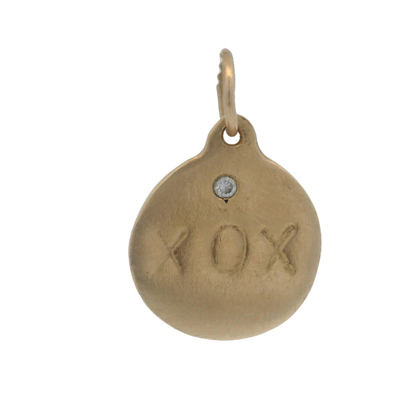 Charm de disco de besos y abrazos XOX de Helen Ficalora en oro amarillo de 14 kt con colgante de diamantes