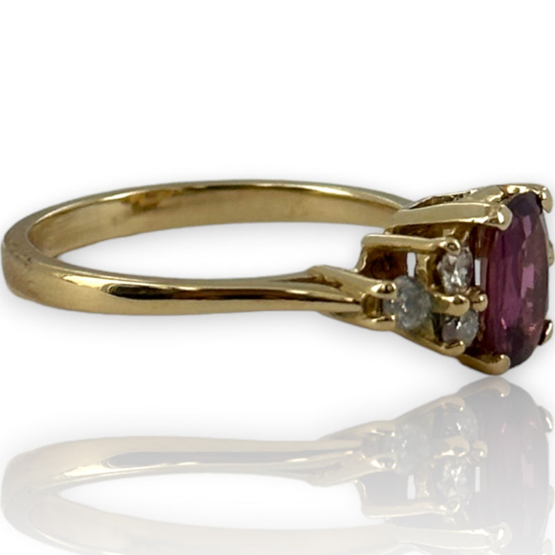 1950-70s Solid 14kt Yellow Gold Ruby Solitaire with Diamond Sides Cocktail Gemstone Ring Size 6.5