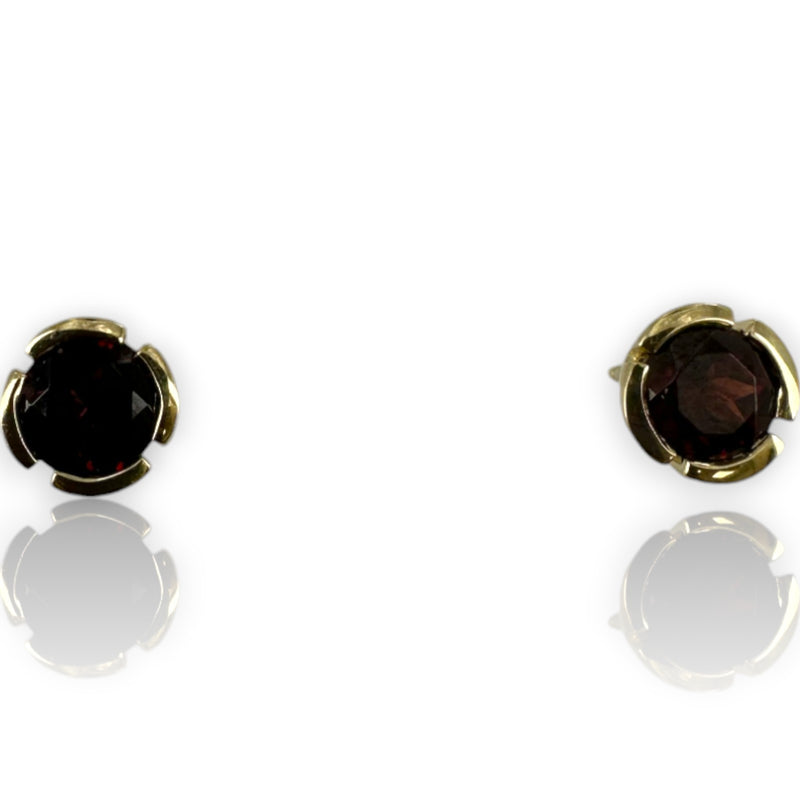 Pendientes EFFY Jewelry de oro amarillo de 14 kt con granate engastado en bisel de 7,7 mm