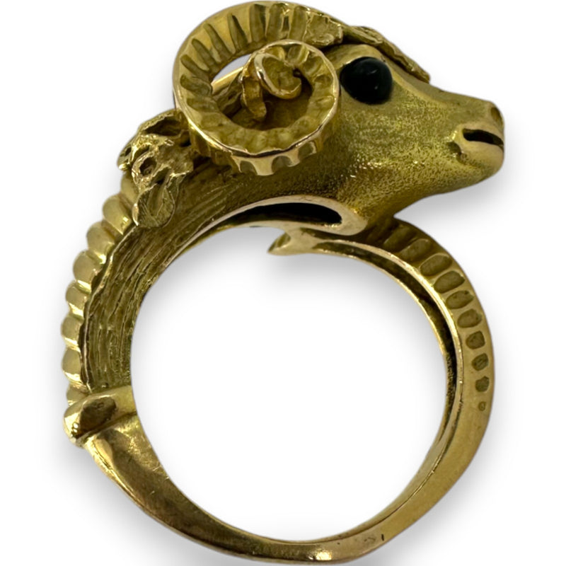 Vintage 1980s Solid 18kt Yellow Gold Detailed Ram's Head Ring with Diamond Horns and Onyx Eyes Size 6