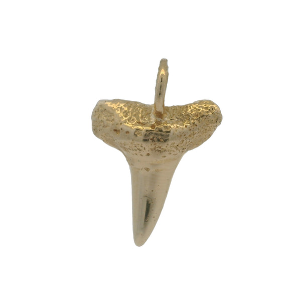 Colgante con dije de diente de tiburón tridimensional texturizado de 22 mm de largo en oro amarillo macizo de 14 kt