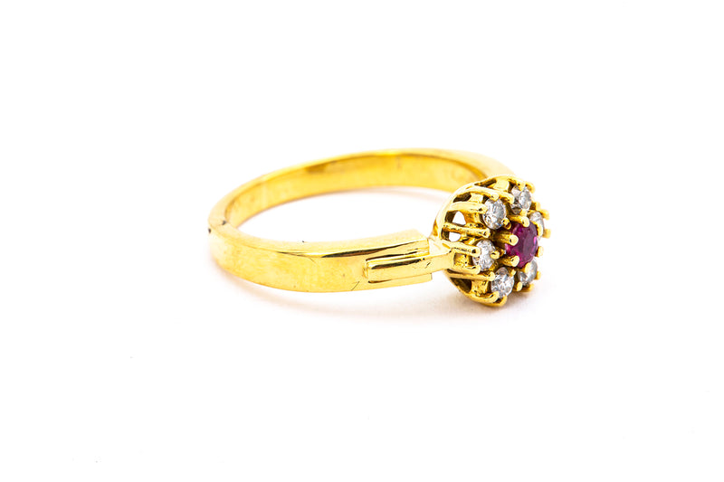 Vintage Ruby & Diamond Flower Cluster Yellow Gold 18k 750 Ring Size 6