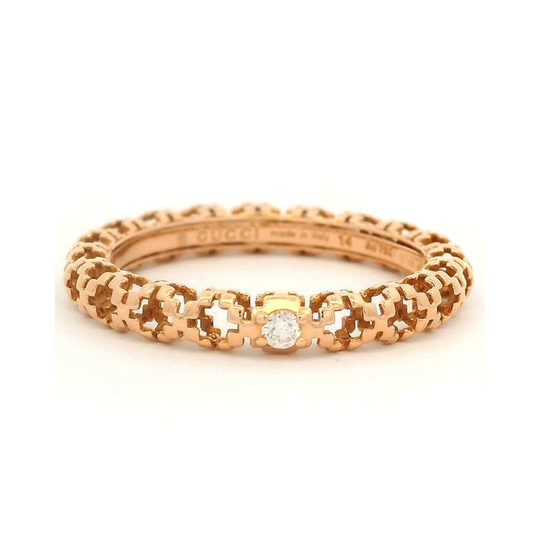 Colección GUCCI Diamantissima: Anillo calado de oro rosa de 18 kt con un solo diamante. Fabricado en Italia.