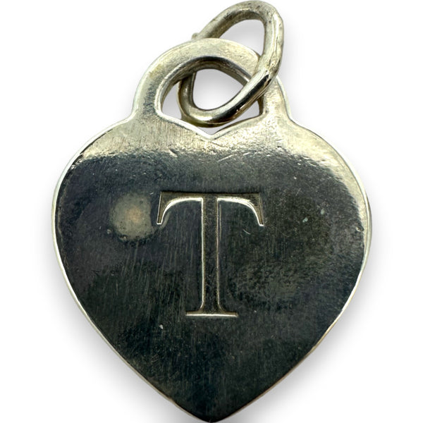 Dije colgante de corazón con la letra T del alfabeto en plata de ley 925 de Tiffany &amp; Co.