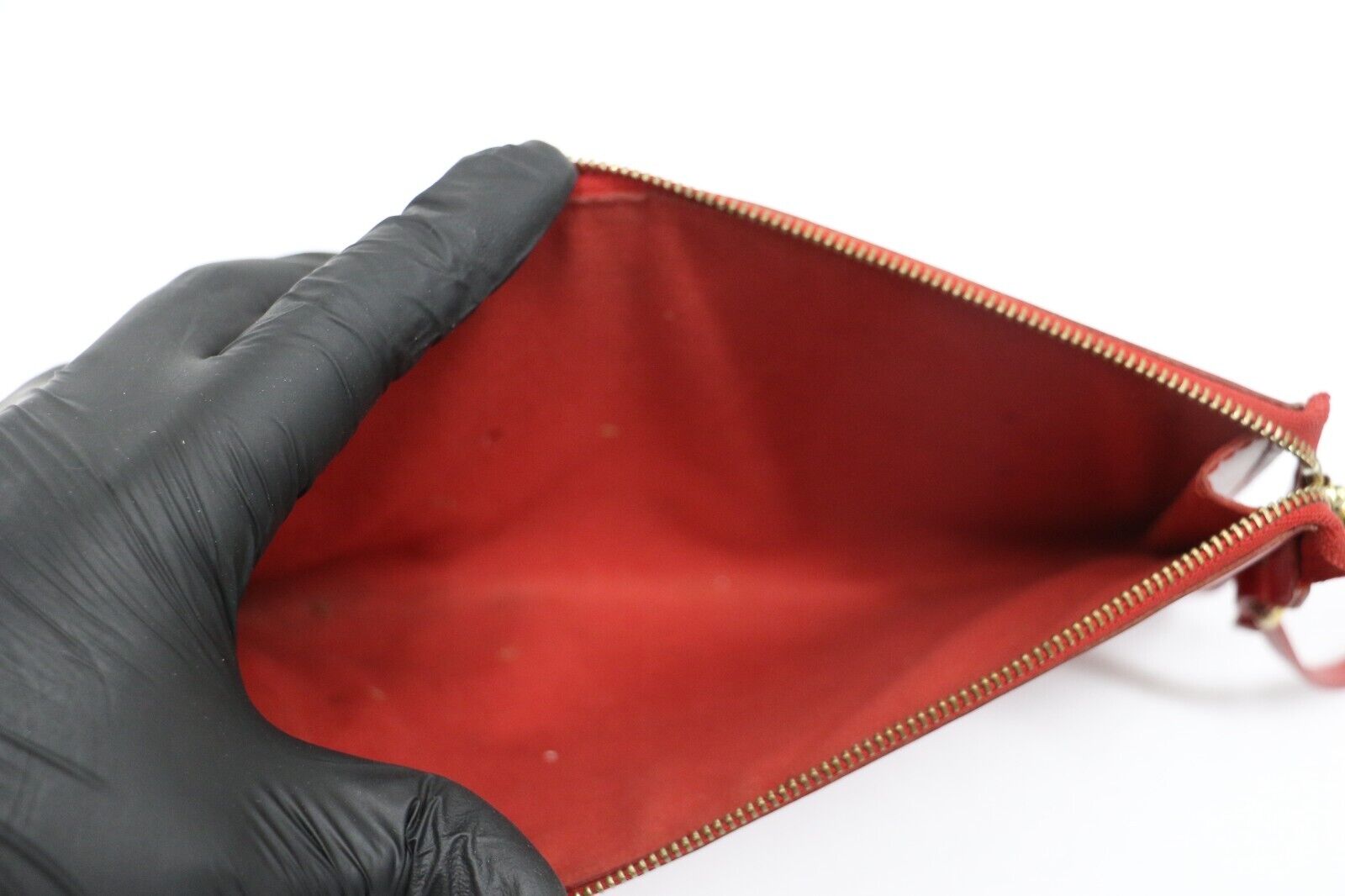 Louis Vuitton Epi Leather Red Pochette AR1004 – GEM Pawnbrokers Louis Vuitton Epi Leather Red Pochette AR1004 – GEM Pawnbrokers