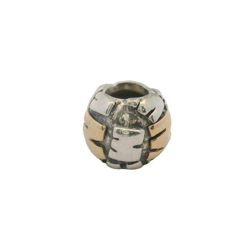 Charm de letra M de Pandora retirado en plata de ley 925 y oro amarillo de 14 kt