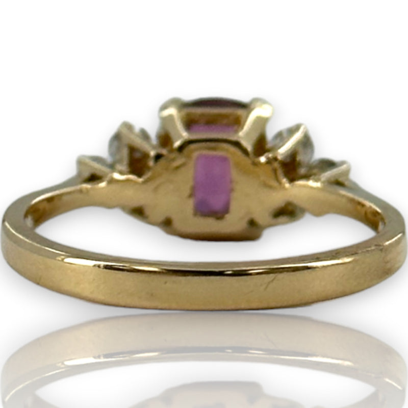 1950-70s Solid 14kt Yellow Gold Ruby Solitaire with Diamond Sides Cocktail Gemstone Ring Size 6.5