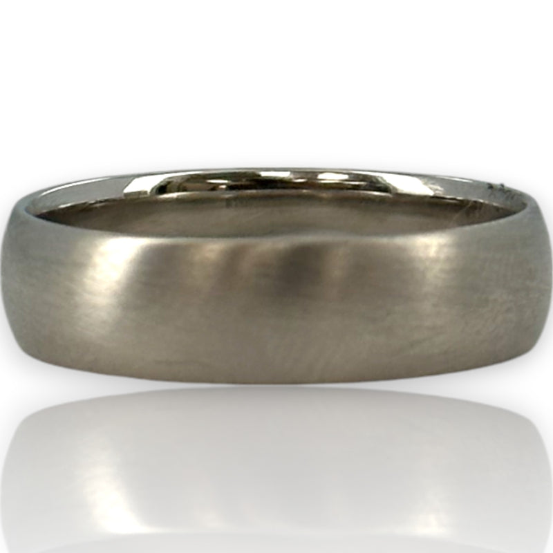 Anillo de bodas clásico Blue Nile mate de 6 mm en oro blanco cepillado macizo de 14 k, talla 10,5