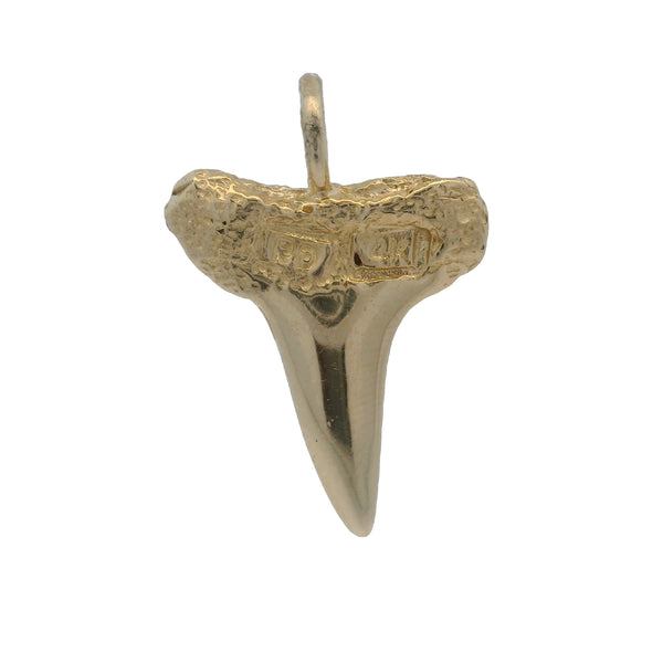 Colgante con dije de diente de tiburón tridimensional texturizado de 22 mm de largo en oro amarillo macizo de 14 kt