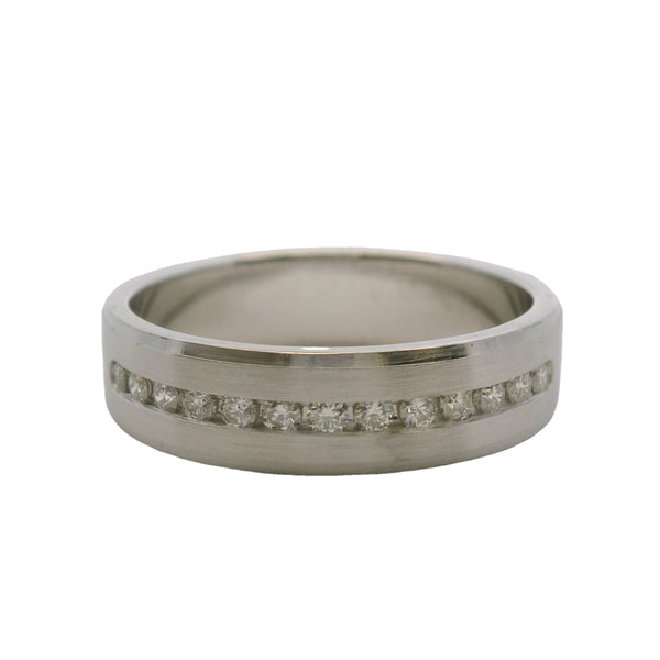 Anillo de oro blanco macizo de 14 kt de Blue Nile con diamantes naturales de 6 mm y engaste en canal, talla 11
