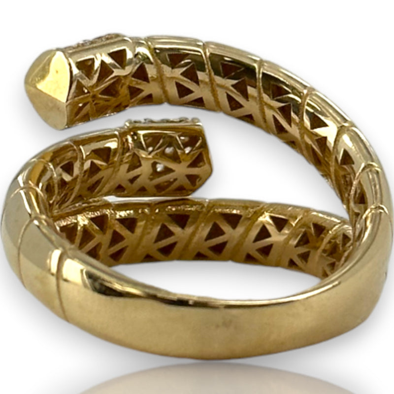 Anillo envolvente estilo cordón con circonitas cúbicas, talla 7,5, oro amarillo de 14 kt.