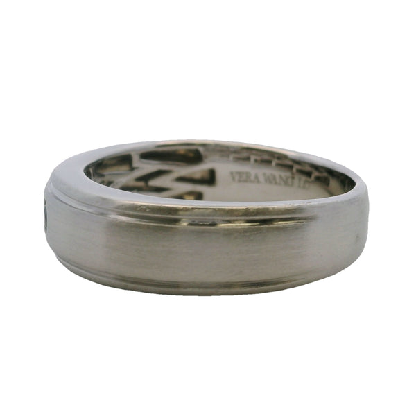 Alianza Vera Wang Love de oro blanco macizo de 14 kt de 7 mm con diamante negro de 0,5 ct con montura al ras, talla 10,5