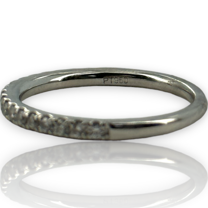 Anillo de bodas de platino Blue Nile con diamantes pavé de 2 mm, talla 6,25