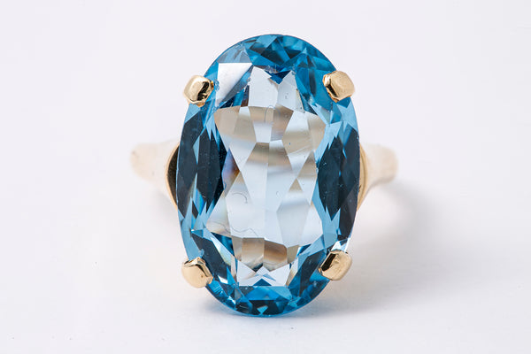Vintage 1970-80s 14kt Yellow Gold Large Oval Cut Blue Topaz Solitaire Cocktail Ring Size 7