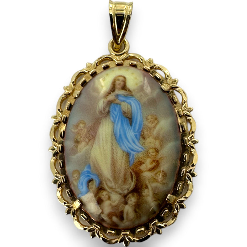 Colgante con retrato religioso de María en porcelana pintada en oro amarillo de 14 kt de Michael Anthony Jewelry