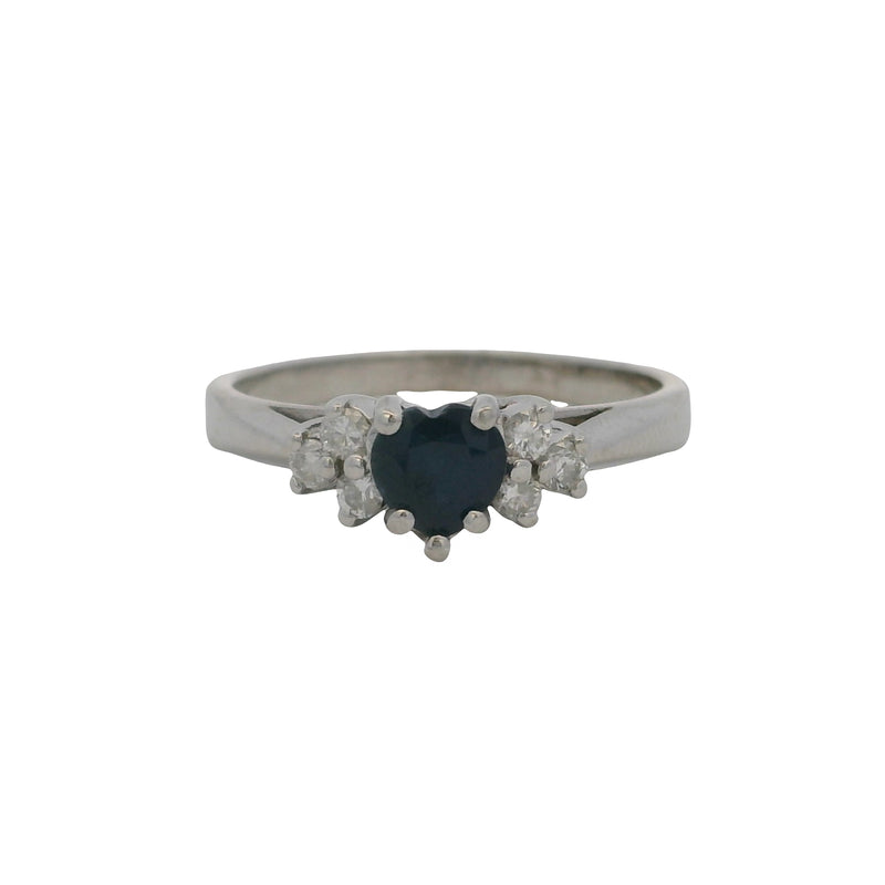 Anillo de oro blanco macizo de 14 kt con solitario de zafiro en forma de corazón y 6 diamantes de acento, talla 7