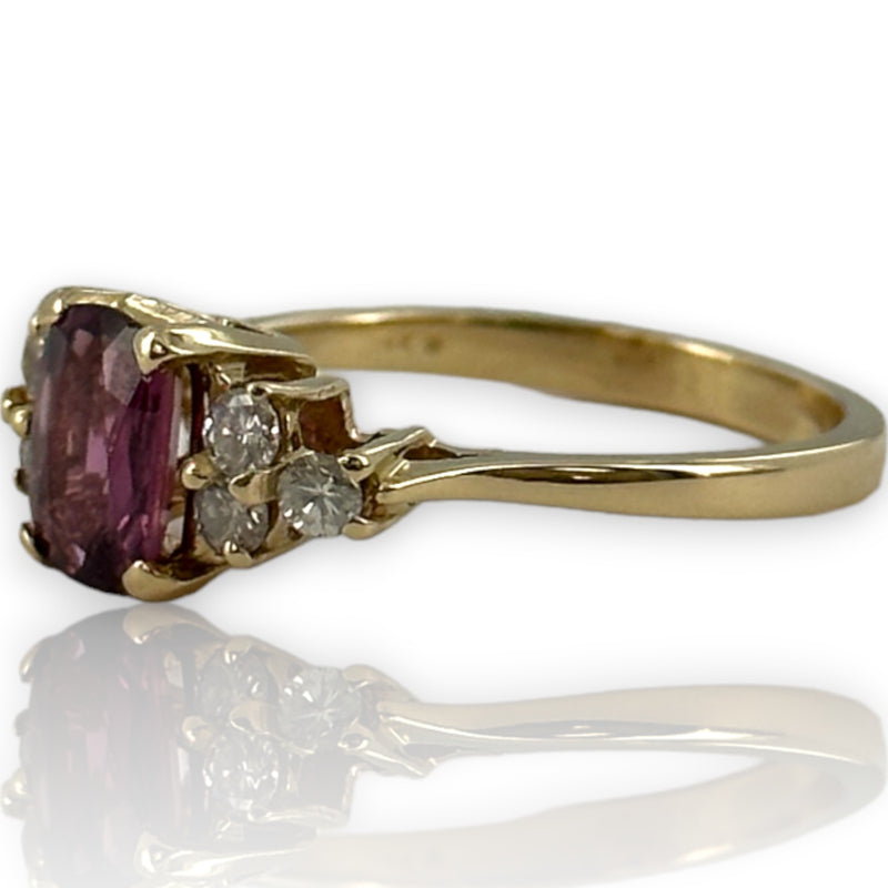 1950-70s Solid 14kt Yellow Gold Ruby Solitaire with Diamond Sides Cocktail Gemstone Ring Size 6.5