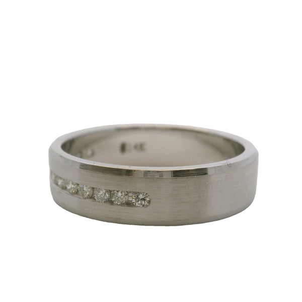 Anillo de oro blanco macizo de 14 kt de Blue Nile con diamantes naturales de 6 mm y engaste en canal, talla 11