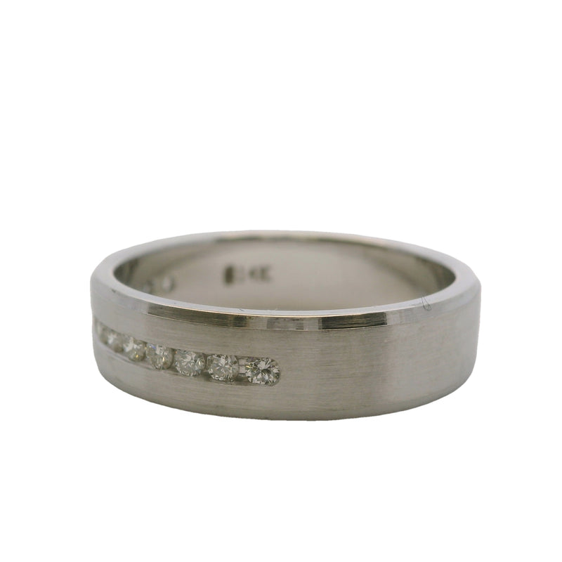 Anillo de oro blanco macizo de 14 kt de Blue Nile con diamantes naturales de 6 mm y engaste en canal, talla 11
