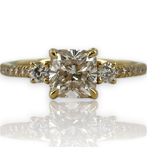 Brilliant Earth 18kt Yellow Gold Lab Grown VVS2 Princess Cut Diamond Engagement Ring with Round Accent Diamonds Size 5.5