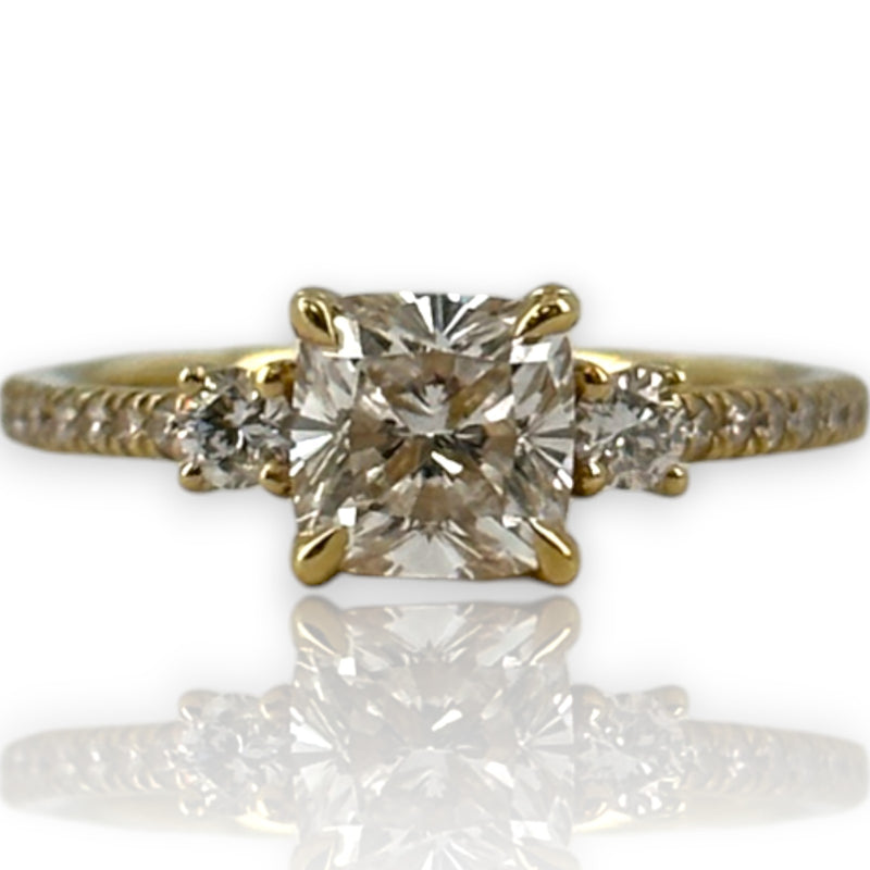 Brilliant Earth 18kt Yellow Gold Lab Grown VVS2 Princess Cut Diamond Engagement Ring with Round Accent Diamonds Size 5.5