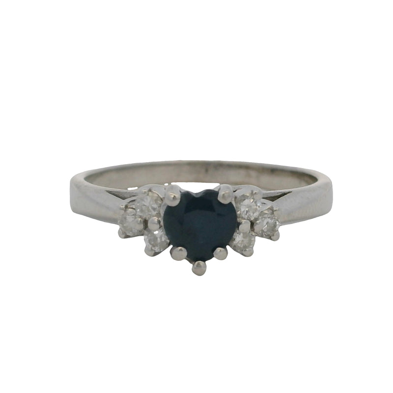 Anillo de oro blanco macizo de 14 kt con solitario de zafiro en forma de corazón y 6 diamantes de acento, talla 7