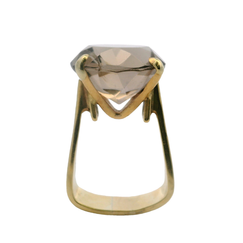 Anillo brutalista cuadrado texturizado de oro amarillo de 14 kt con solitario grande de cuarzo ahumado, talla 6.5