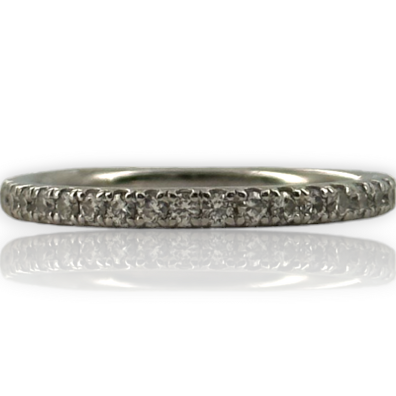 Anillo de bodas de platino Blue Nile con diamantes pavé de 2 mm, talla 6,25