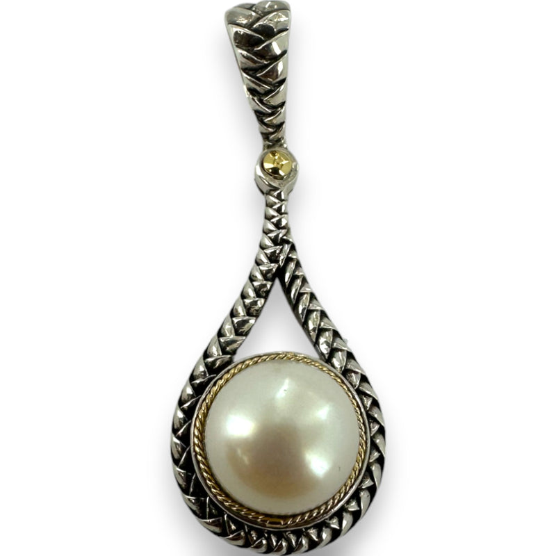 Joyería EFFY con detalle trenzado en plata de ley 925 maciza y colgante de oro amarillo de 18 kt de 4,3 cm de largo con gran perla de los Mares del Sur.