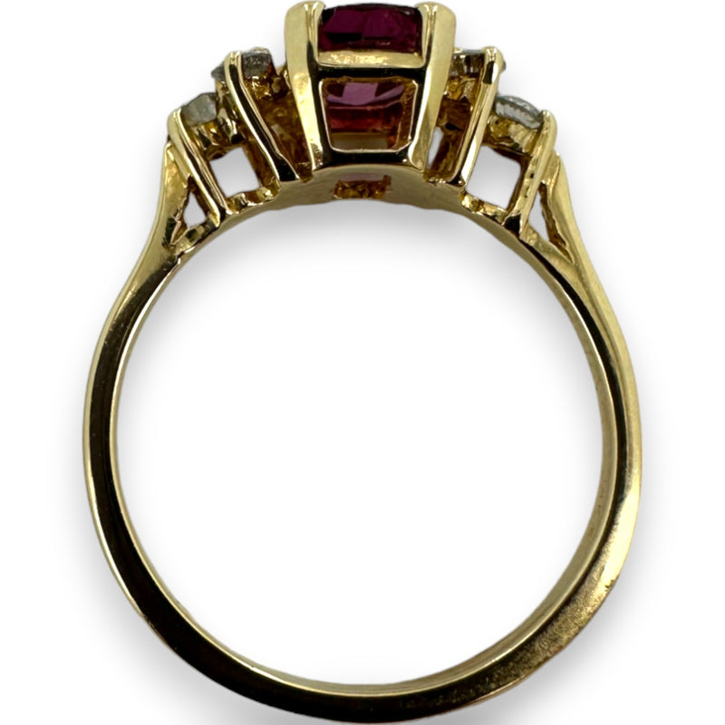 1950-70s Solid 14kt Yellow Gold Ruby Solitaire with Diamond Sides Cocktail Gemstone Ring Size 6.5