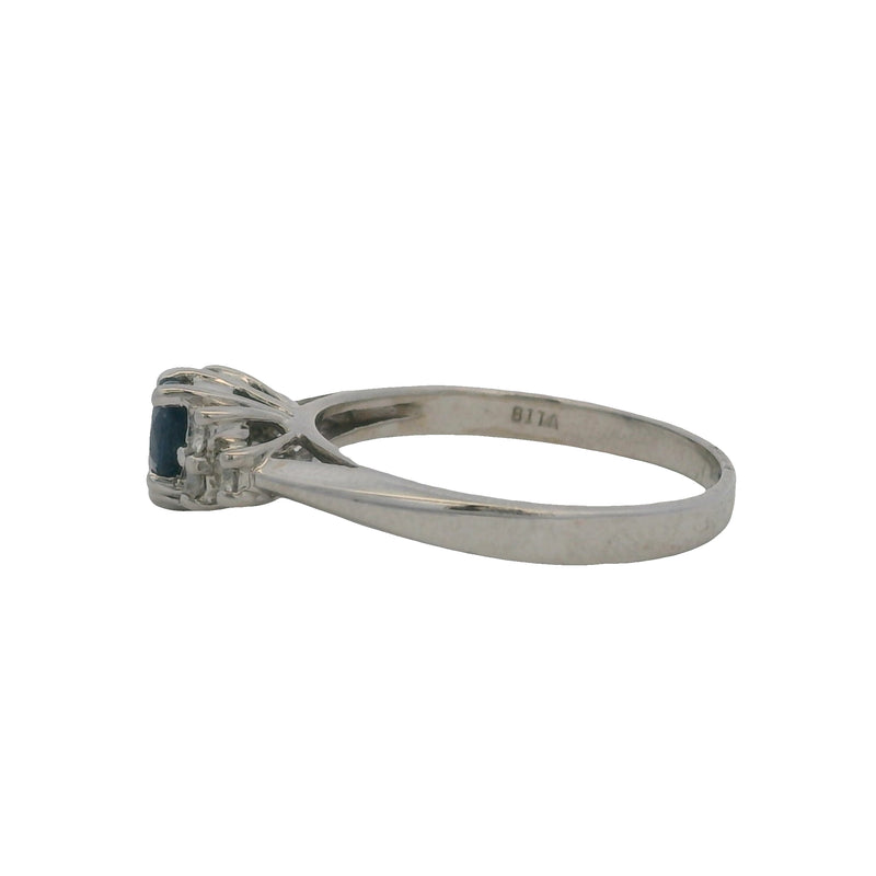 Anillo de oro blanco macizo de 14 kt con solitario de zafiro en forma de corazón y 6 diamantes de acento, talla 7