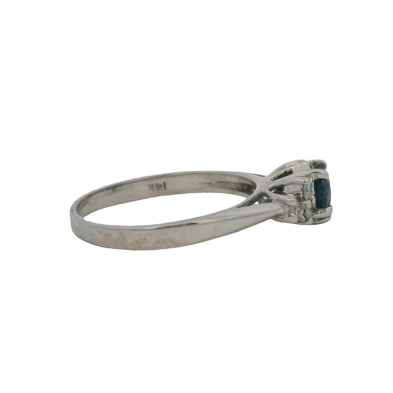 Anillo de oro blanco macizo de 14 kt con solitario de zafiro en forma de corazón y 6 diamantes de acento, talla 7