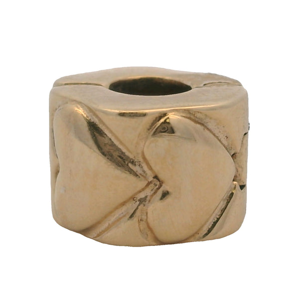 Charm separador con clip de corazones de oro amarillo de 14 kt de Pandora retirado