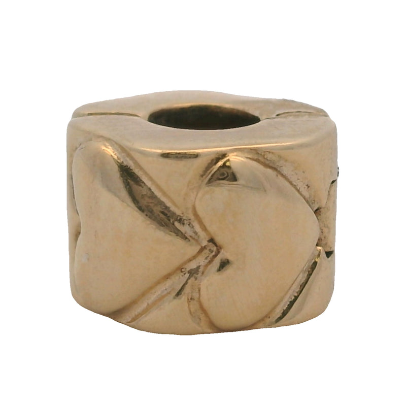 Charm separador con clip de corazones de oro amarillo de 14 kt de Pandora retirado