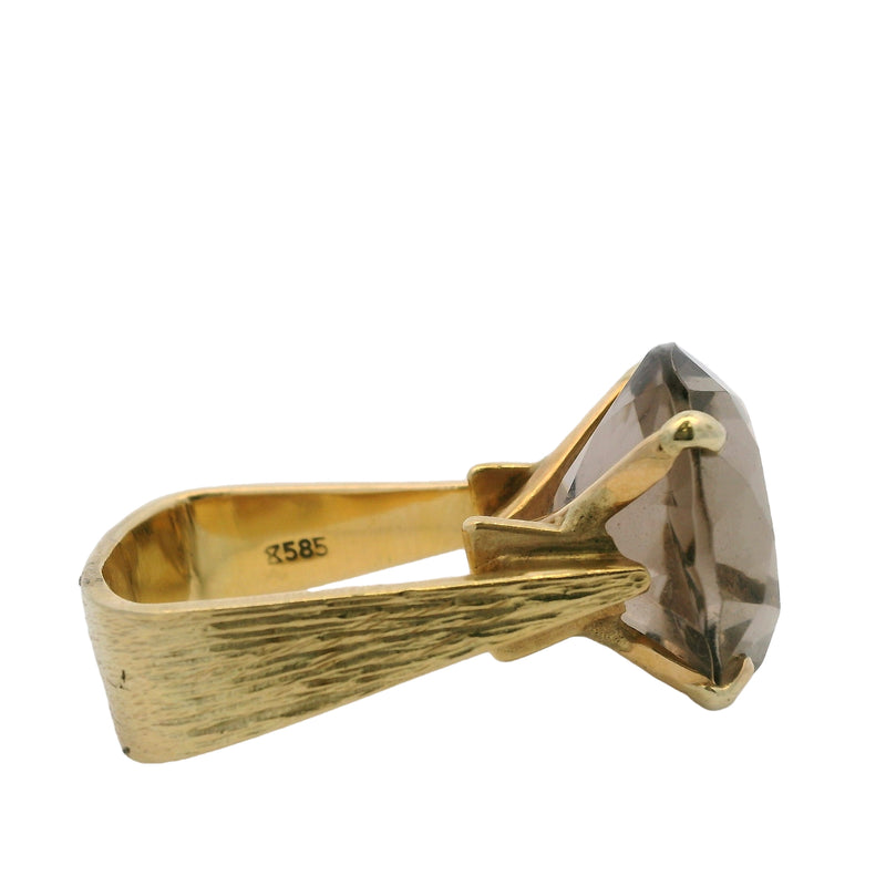 Anillo brutalista cuadrado texturizado de oro amarillo de 14 kt con solitario grande de cuarzo ahumado, talla 6.5