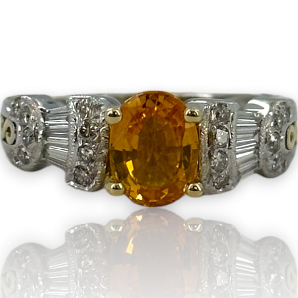 Anillo SBT Imports de oro blanco y amarillo de 14 kt con zafiro naranja ovalado y diamante talla 8