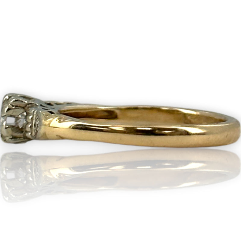 Antique 1930s 14kt Yellow Gold VVS 0.20ct Diamond Solitaire Ring with Single-Cut Diamond Side Buckle Accents Size 3