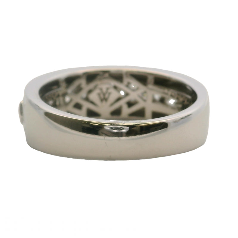 Anillo de banda ancha de 7,7 mm con diamantes y zafiros de 1 ctw. Colección Vera Wang Love para hombre, talla 10.