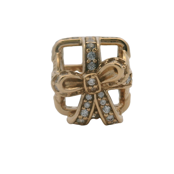 Charm deslizante espaciador "All Wrapped Up" de Pandora en oro amarillo sólido de 14 kt y circonitas cúbicas