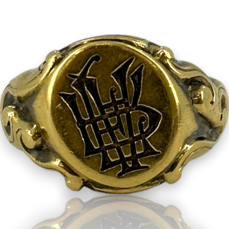 Antique 1902 18kt Yellow Gold Engraved Signet Ring with Scroll Details Made in London