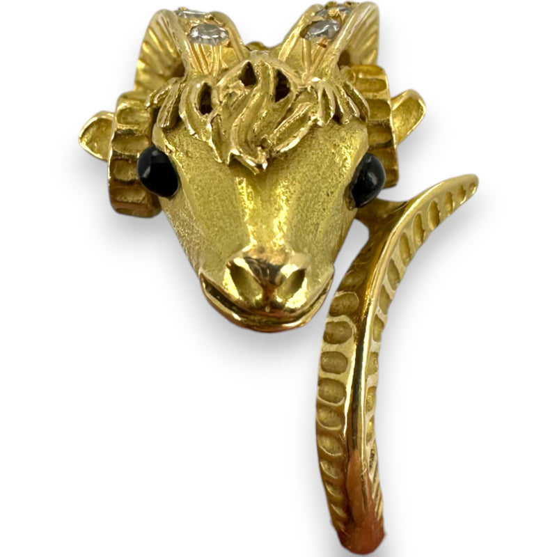 Vintage 1980s Solid 18kt Yellow Gold Detailed Ram's Head Ring with Diamond Horns and Onyx Eyes Size 6