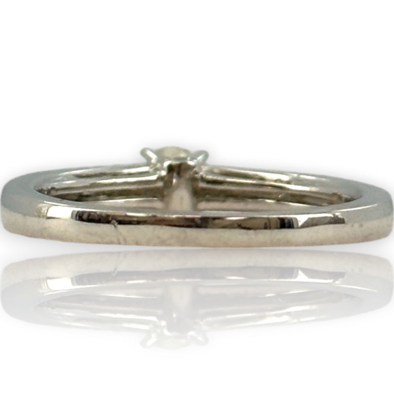 The Juliet Cut 14kt Solid White Gold and Prong Set Diamond Solitaire Wedding Engagement Ring with Pave Sides Size 7