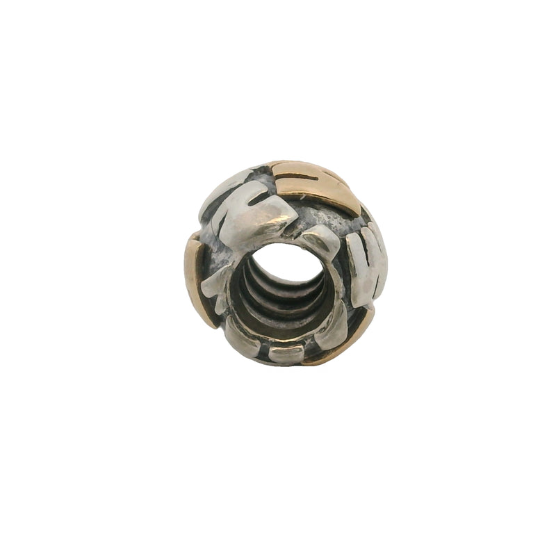 Charm de letra M de Pandora retirado en plata de ley 925 y oro amarillo de 14 kt