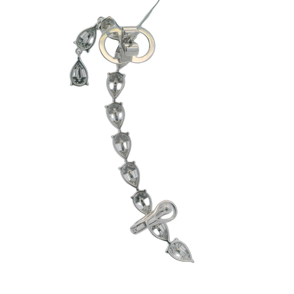 Pendiente colgante único de oro blanco macizo de 14 kt con diamantes talla baguette y redondos y brazalete tipo trepador.