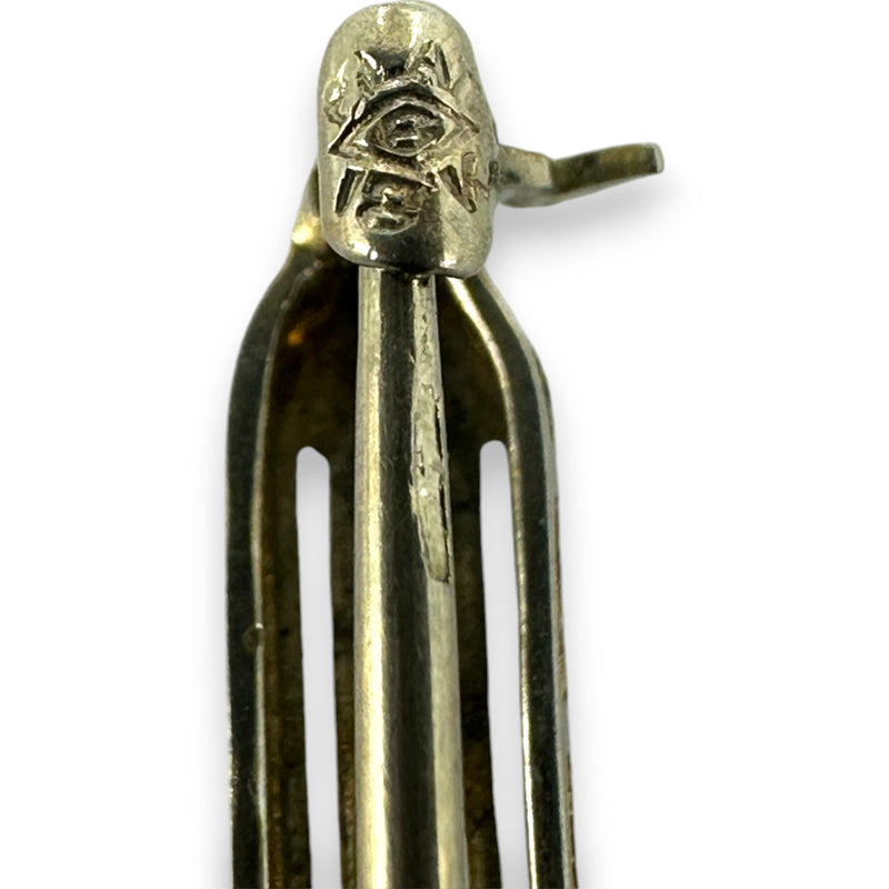 Antique 1920s Platinum and 18kt White Gold Filigree Sapphire Bar Pin by Batchelder